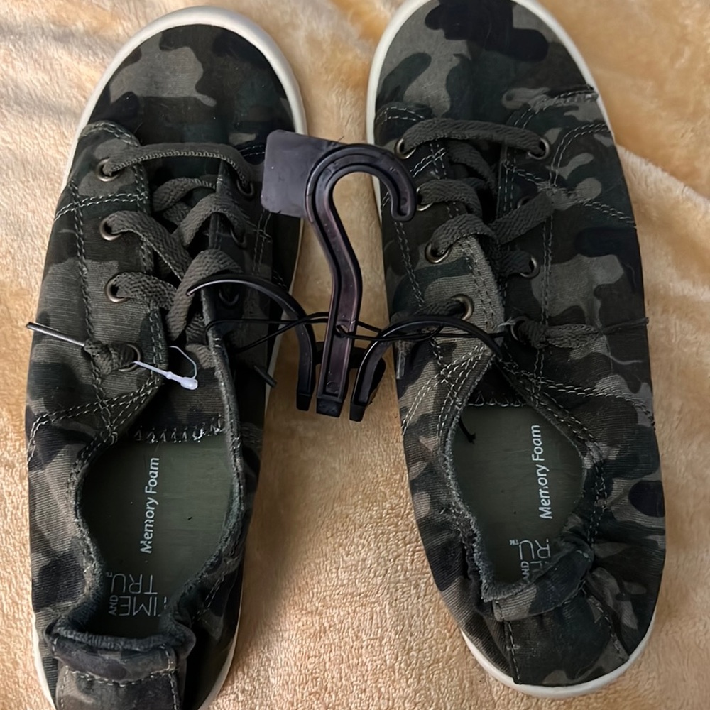 Camo shoes 8 1/2